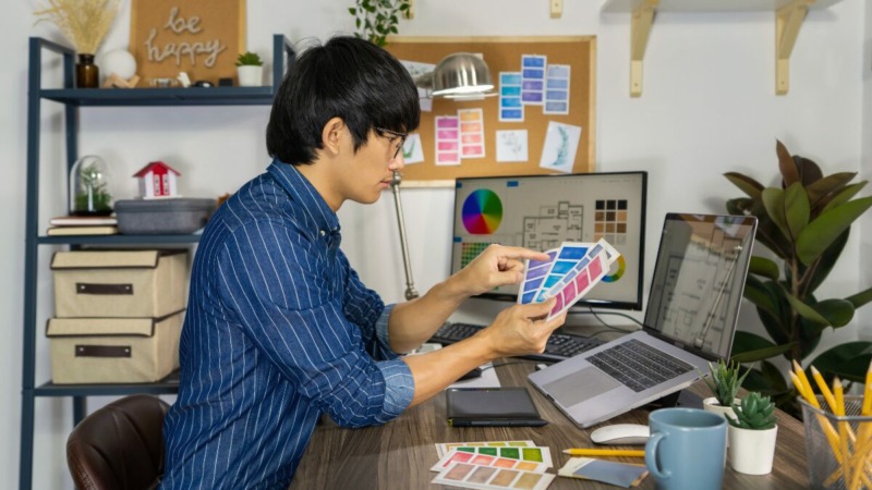 zzp'er die probeert de beste keuze te maken.